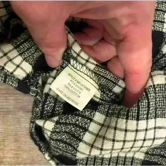 Love Stitch Long Sleeve Plaid Black & Cream Colored Button Up Size Small - Picture 5 of 9